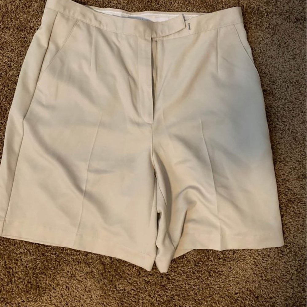 Ladies Liz Wear Khaki Golf Shorts